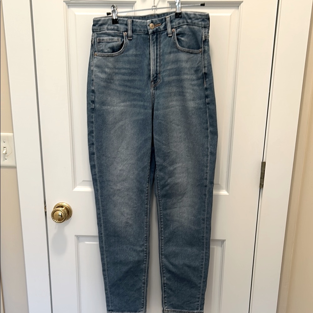 American Eagle Outfitters Curvy Mom Jeans